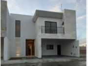 Casa en Renta con Recamara en planta baja en viñedos.