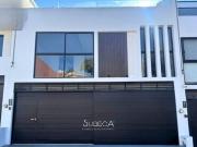 Casa en Renta con Roof Garden en Fraccionamiento Cerrado...