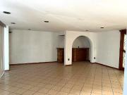 CASA EN RENTA CON USO DE SUELO EN JARDINES DE SAN MATEO,...