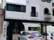 Casa en Renta con uso de suelo en Ladrón de Guevara....