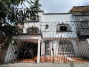 CASA EN RENTA CON USO DE SUELO PARA OFICINAS EN LA ANZURES