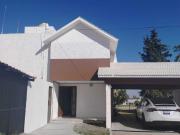 CASA EN RENTA CON VISTA A CAMPO DE GOLF. EN PRIVADA