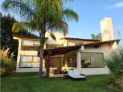 Casa en Renta con Vista y Acceso al Lago Cerca Del Santurio