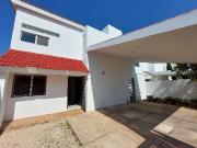 Casa en RENTA, cuatro recámaras, una en planta baja. En...