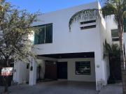 Casa en RENTA Cumbres Sanata Clara