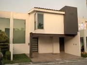 Casa en Renta de 2 pisos, 3 recámaras, jardín ZONA...