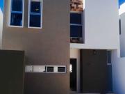 CASA EN RENTA DE 2 PISOS EN HABITARE