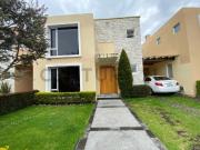 Casa en Renta de 3 dormitorios en conjunto privado...