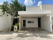 CASA EN RENTA DE 4 REC MAS CUARTO DE SERVICIO EN SANTA...