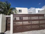 Casa en Renta de Dos Plantas Semi amueblada en Real...