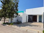 Casa En Renta de una planta en Residencial Bosque Real