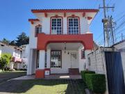 CASA EN RENTA DENTRO DE FRACCIONAMIENTO, FACIL SALIDA A...