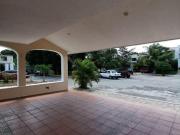 Casa en renta dentro de Privada