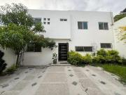 CASA En RENTA Dentro de privada Palmira