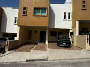 casa en renta dentro de privada prados de la montaña,...