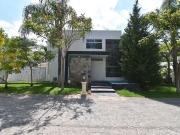 CASA EN RENTA DENTRO DE VALLE REAL ZAPOPAN