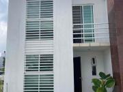 CASA EN RENTA DENTRO RESIDENCIAL CON DOBLE VIGILANCIA EN...