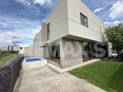 CASA EN RENTA EL CAMPANARIO NTE