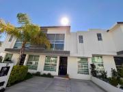 CASA EN RENTA EL REFUGIO! 3 RECÁMARAS, ESTUDIO, JARDÍN,...