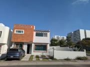 Casa en Renta el Refugio, Estudio, Estacionamiento para...