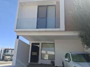 Casa en Renta el Refugio, Frente Amenidades, Sala de Tv