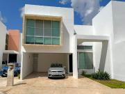 Casa en renta AMUEBLADA en Altabrisa con piscina y 4...