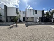 CASA EN RENTA EN ALTABRISA de 4 recámaras con alberca en...