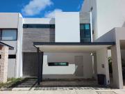 Casa en renta en Aqua Residencial con alberca