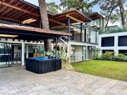 Casa en Renta en Avándaro con Vista al Bosque y al Lago