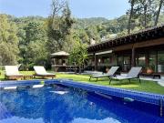 CASA EN RENTA EN AVÁNDARO CON VISTA AL LAGO Y JARDIN AMPLIO