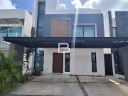 CASA EN RENTA EN CANCÚN DE 4 HABITACIONES