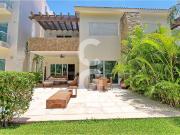 Casa en Renta en Cancún en Residencial Isla Dorada con 3...