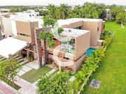 Casa en Renta en Cancun en Residencial Lagos del Sol con...