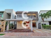 Casa en Renta en Cancún en Residencial Lagos del Sol con...