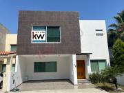 CASA EN RENTA EN CENTRO SUR 3 RECAMARAS Y ESTUDIO EN...