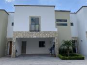 Casa en Renta con Alberca en Cerrada Cascabel, Villas de...