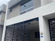 CASA EN RENTA EN CERRADAS DE CUMBRES