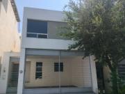 CASA EN RENTA EN CERRADAS DE CUMBRES SECTOR CONTEMPORANEO