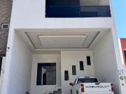 Casa en Renta en Cima Diamante con acabados y espacios...