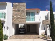 Casa en Renta en Circuito Lluvia, privada!, Santa...