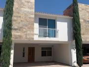 Casa en Renta en circuito privado en Fracc. Monterreal,...