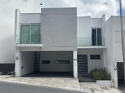 CASA EN RENTA EN COLINAS DEL VALLE CON PANELES SOLARES