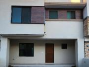 CASA EN RENTA EN CONDOMINIO EN LA VISTA CON BA?O EN CADA...