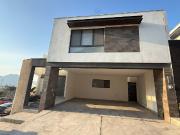 CASA EN RENTA EN CUMBRES