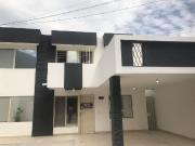 CASA EN RENTA EN CUMBRES