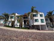 CASA EN RENTA EN CUMBRES DEL LAGO