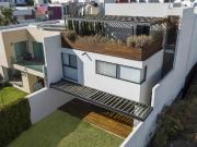 Casa en renta en cumbres del lago juriquilla,moderna