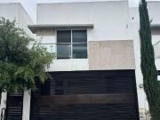 Casa en renta en Dominio Cumbres, García, Nuevo León