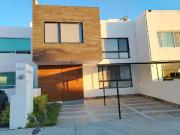 CASA EN RENTA EN EL REFUGIO, DENTRO DE BOJAI, QUERETARO