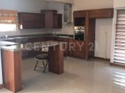 CASA EN RENTA EN ESQUINA, FRENTE A PARQUE, RESIDENCIAL...